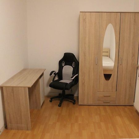 Zimmer Sucht Bewohner Дуйсбург Екстериор снимка