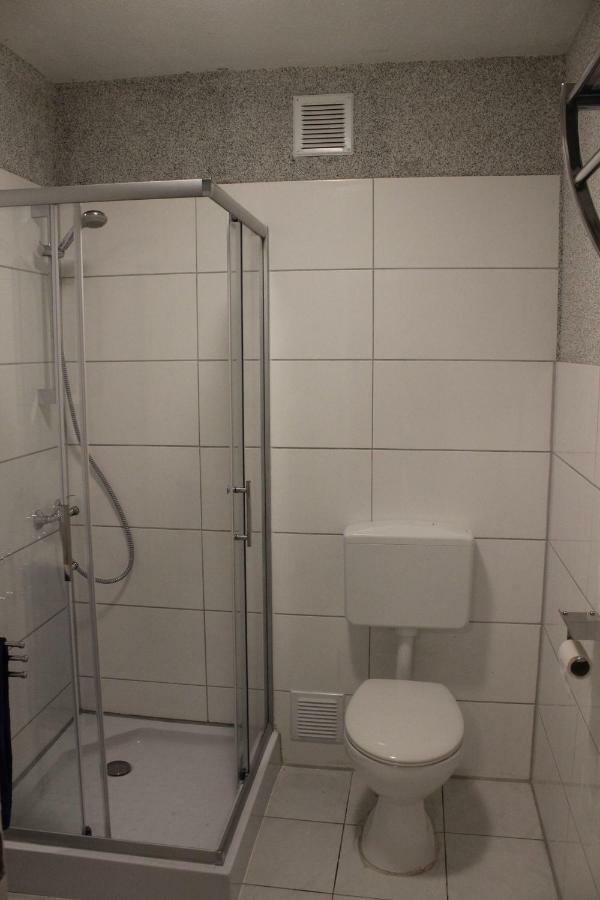 Zimmer Sucht Bewohner Дуйсбург Екстериор снимка