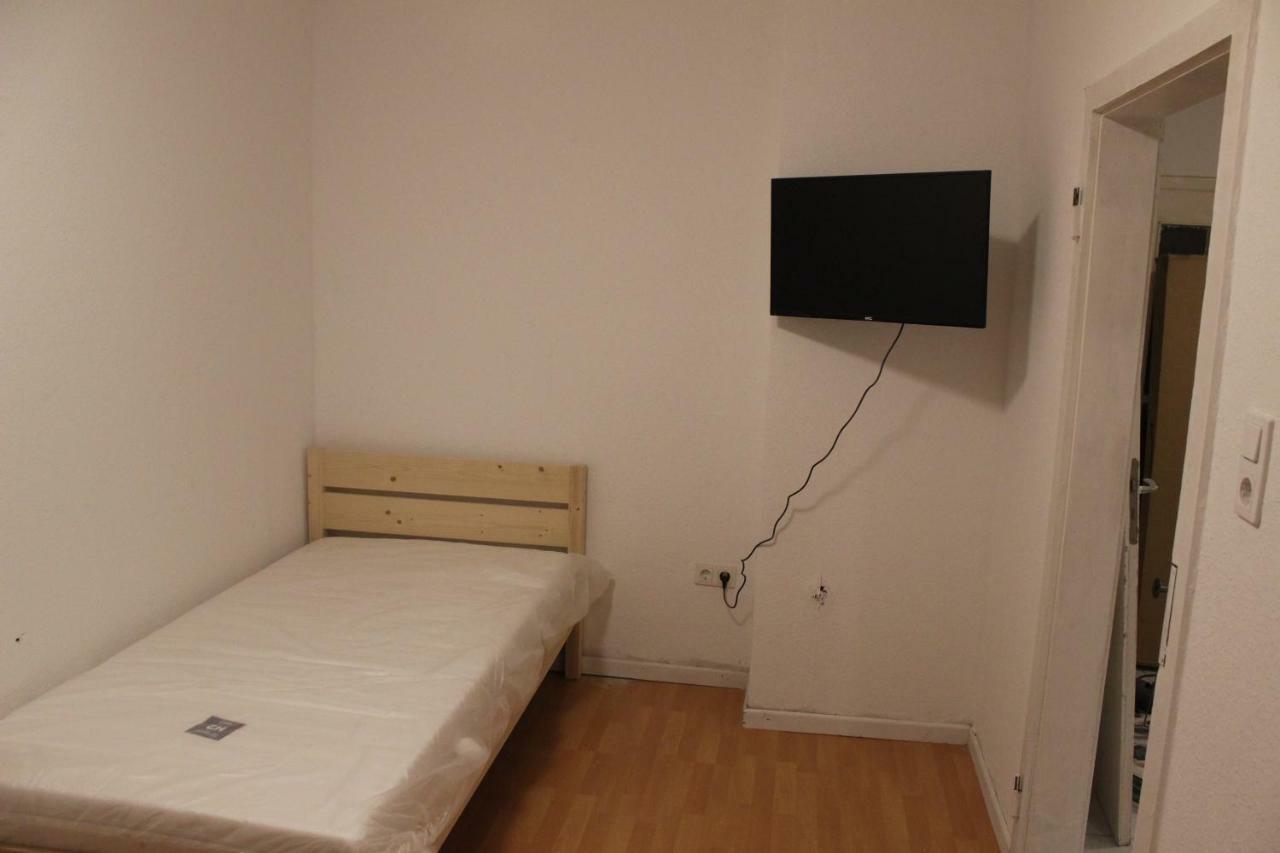 Zimmer Sucht Bewohner Дуйсбург Екстериор снимка