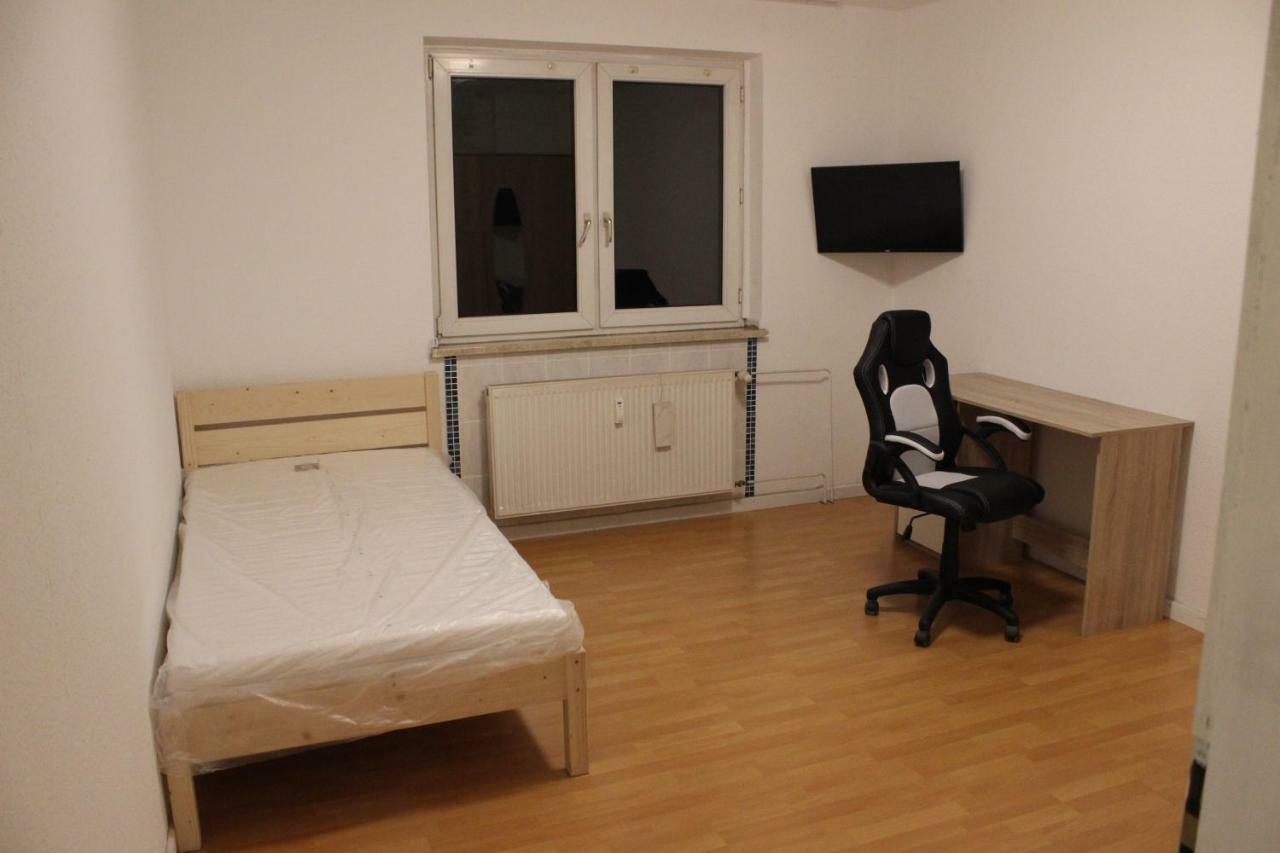 Zimmer Sucht Bewohner Дуйсбург Екстериор снимка